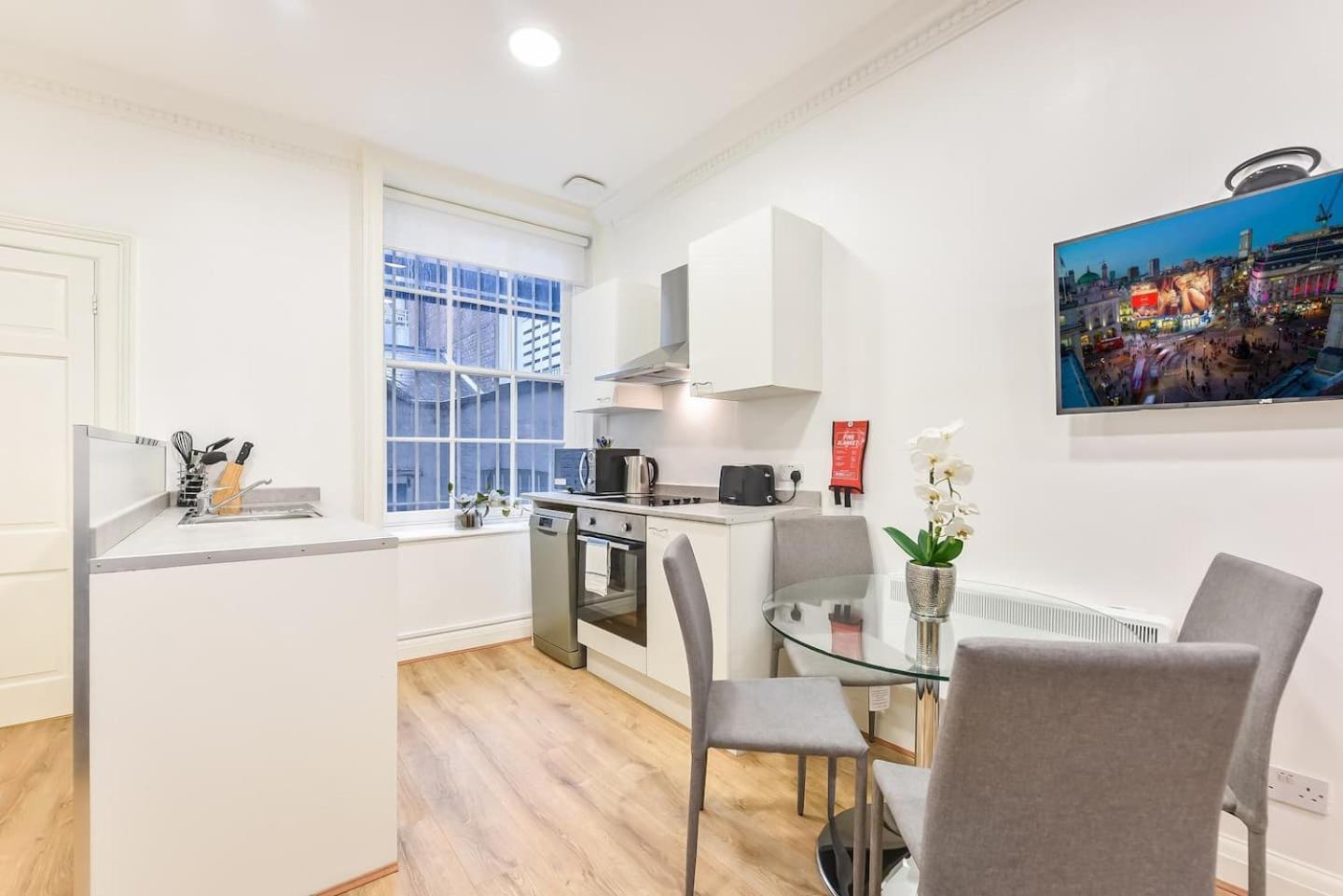 2 Bed Piccadilly Apartment 2 London Luaran gambar